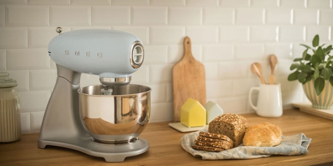 Impastatrice-Smeg-SMF012.jpg